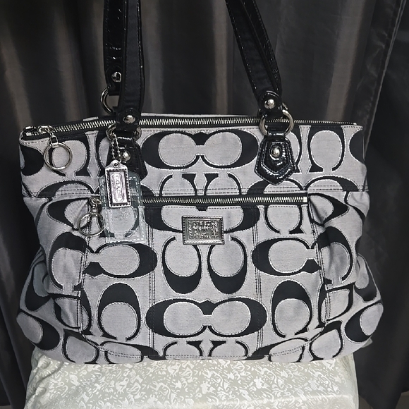 Coach Handbags - Coach Poppy Shoulder Bag  EUC